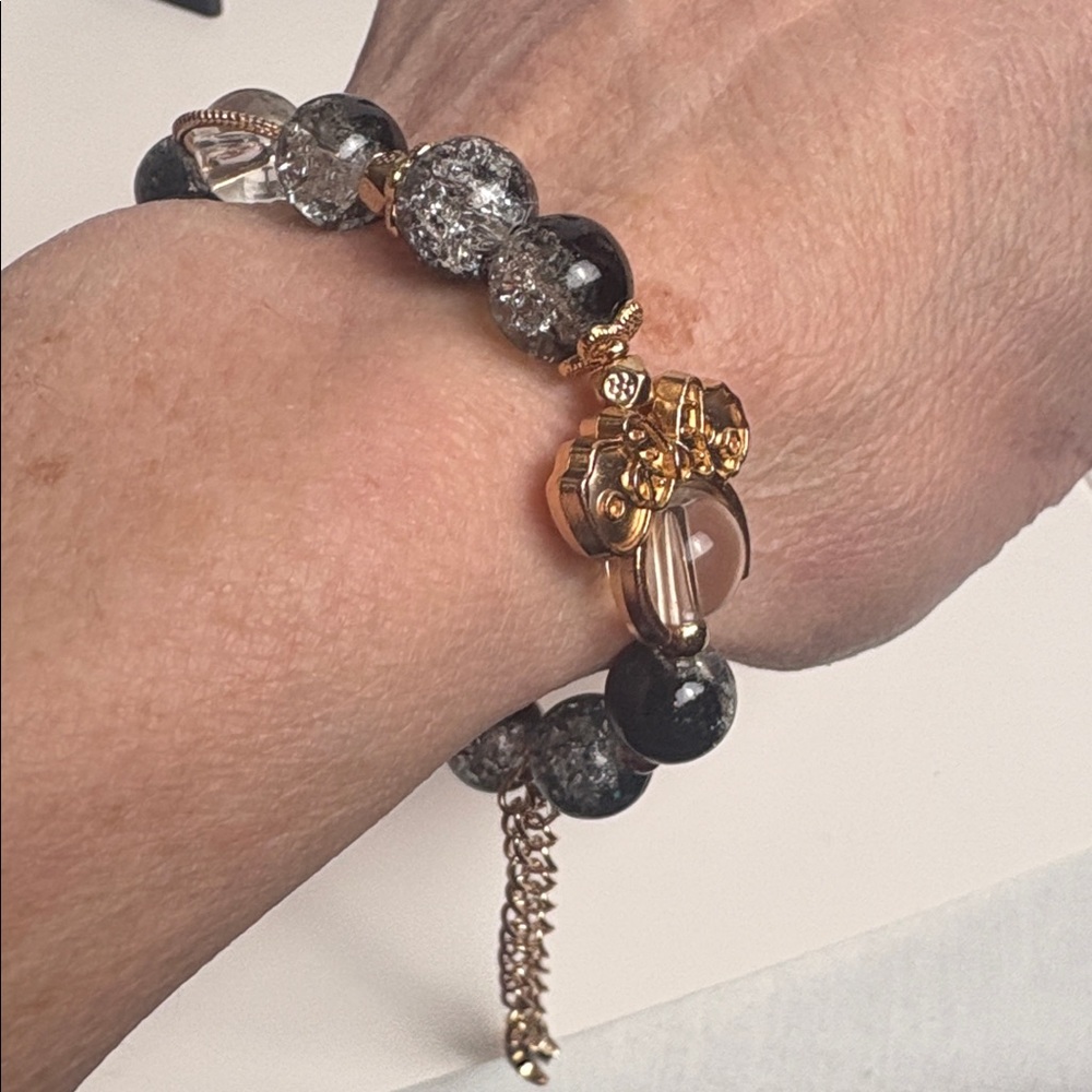 Elegant Mouse Black and Gold Glass Beaded Bracelet